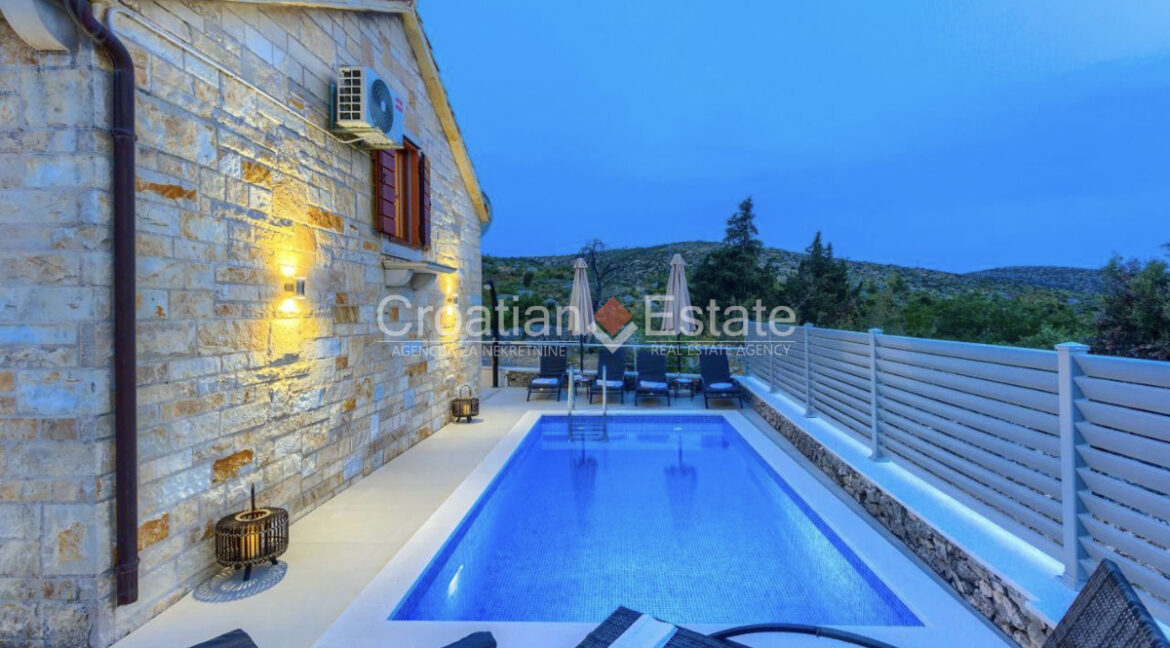 croatia-brac-autochthonous-villa-pool-mountain-view-sale(101)