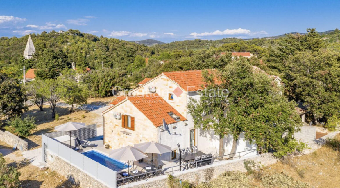 croatia-brac-autochthonous-villa-pool-mountain-view-sale(103)