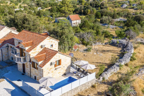 croatia-brac-autochthonous-villa-pool-mountain-view-sale(104)
