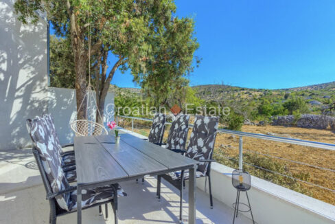 croatia-brac-autochthonous-villa-pool-mountain-view-sale(106)