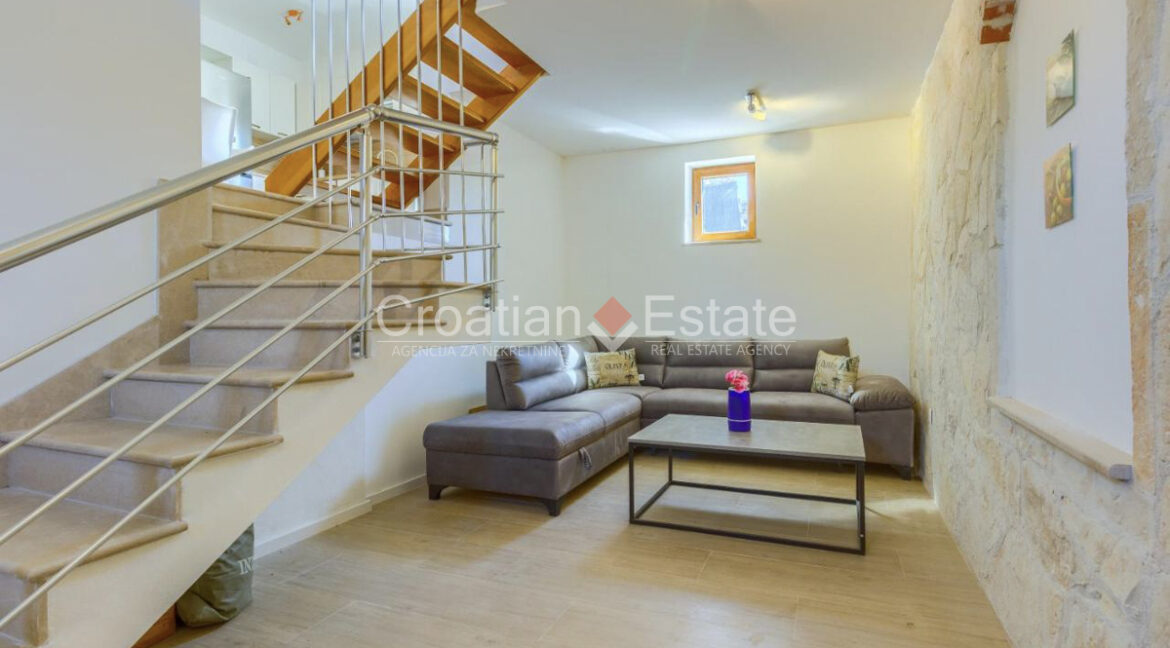 croatia-brac-autochthonous-villa-pool-mountain-view-sale(107)