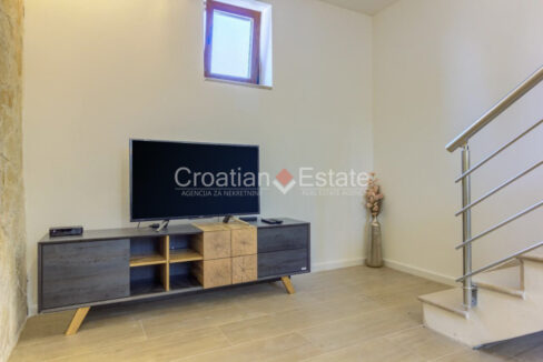 croatia-brac-autochthonous-villa-pool-mountain-view-sale(108)
