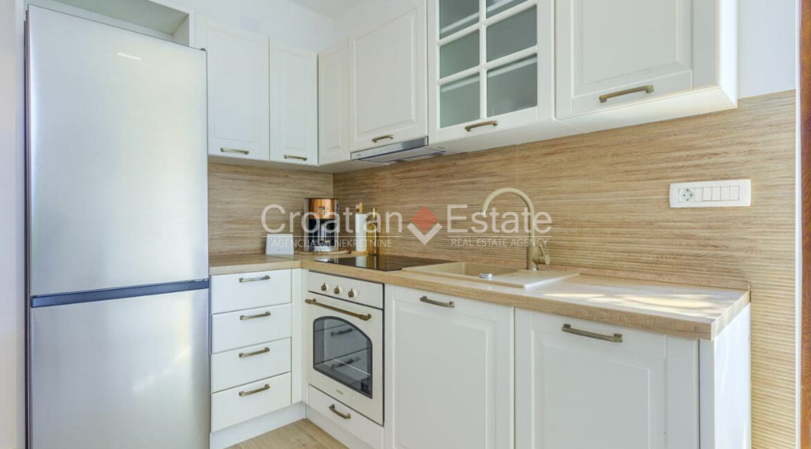 croatia-brac-autochthonous-villa-pool-mountain-view-sale(110)
