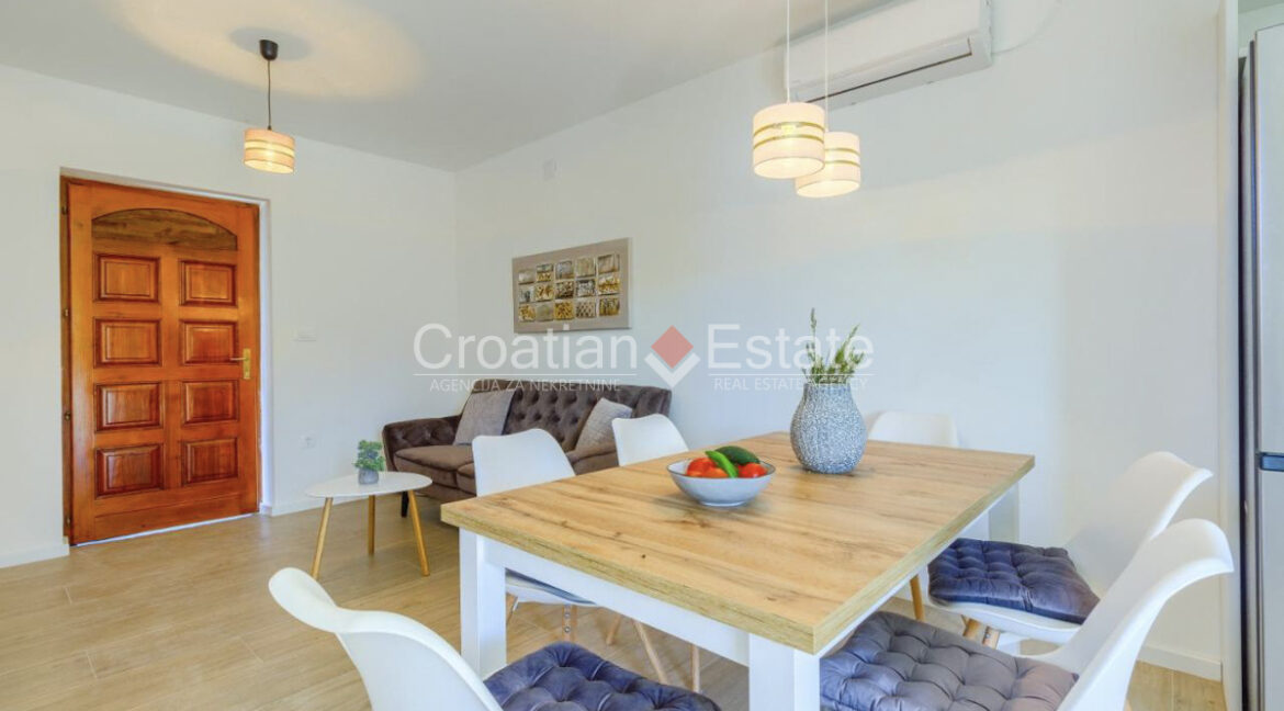 croatia-brac-autochthonous-villa-pool-mountain-view-sale(111)