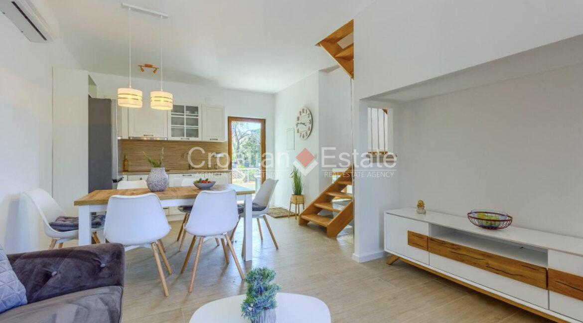 croatia-brac-autochthonous-villa-pool-mountain-view-sale(112)