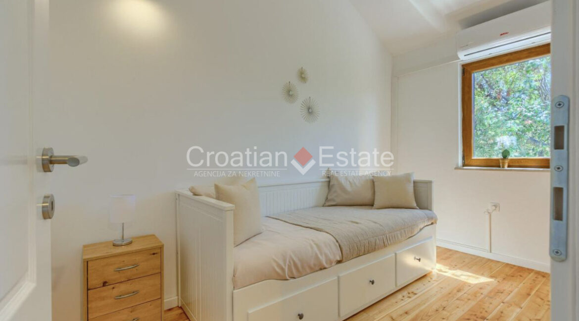 croatia-brac-autochthonous-villa-pool-mountain-view-sale(113)