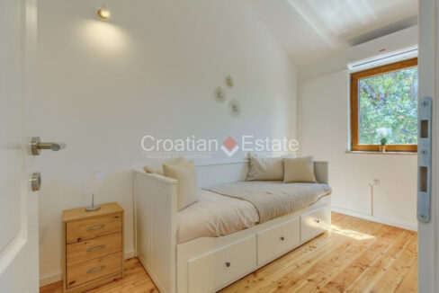 croatia-brac-autochthonous-villa-pool-mountain-view-sale(113)