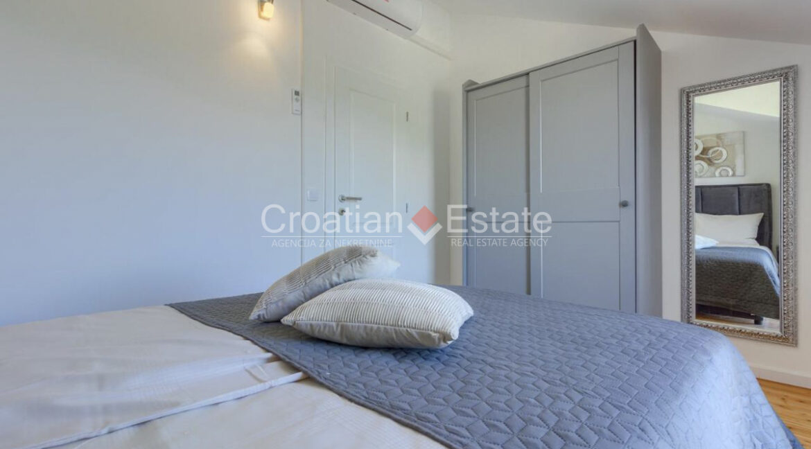 croatia-brac-autochthonous-villa-pool-mountain-view-sale(116)