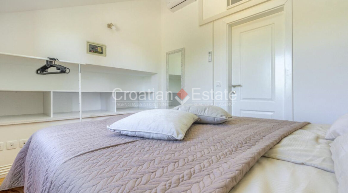 croatia-brac-autochthonous-villa-pool-mountain-view-sale(117)