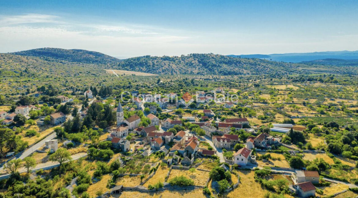 croatia-brac-autochthonous-villa-pool-mountain-view-sale(123)