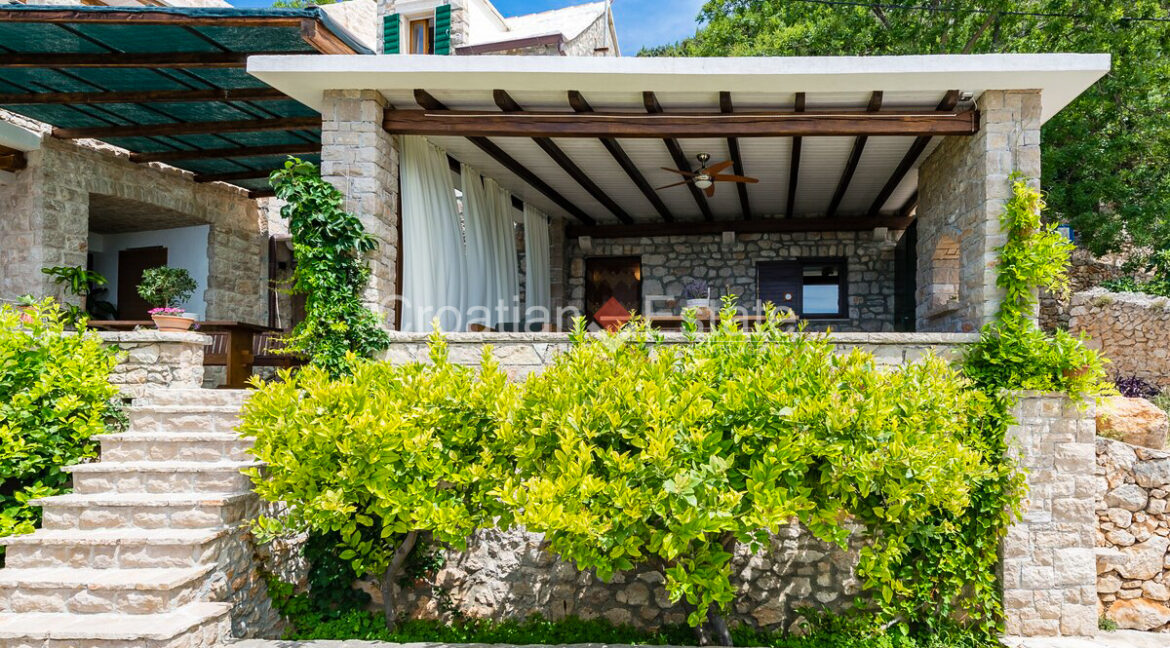 croatia-brac-house-autochthonous-sea-view-sale(101)