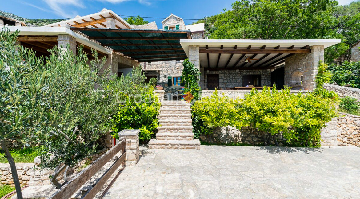 croatia-brac-house-autochthonous-sea-view-sale(102)