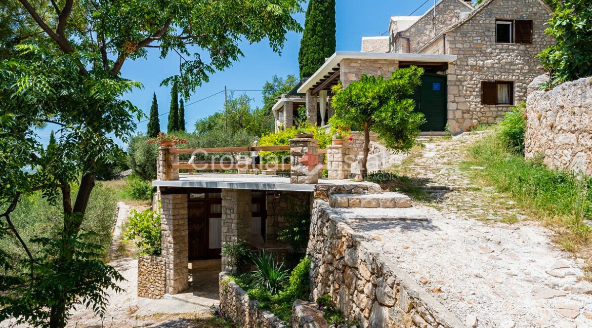 croatia-brac-house-autochthonous-sea-view-sale(103)