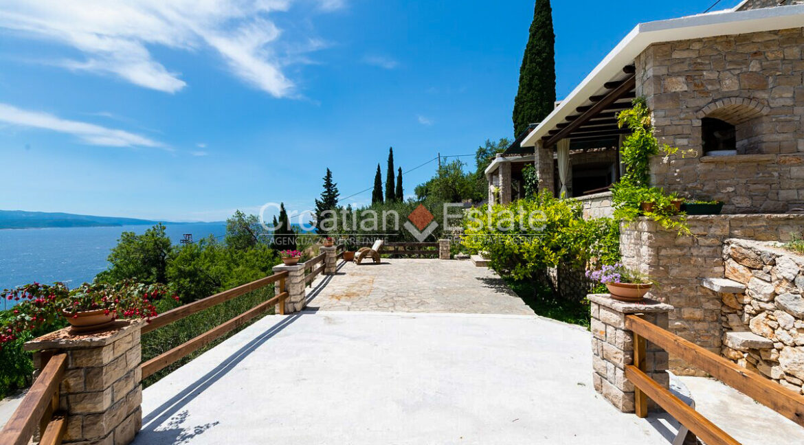 croatia-brac-house-autochthonous-sea-view-sale(105)