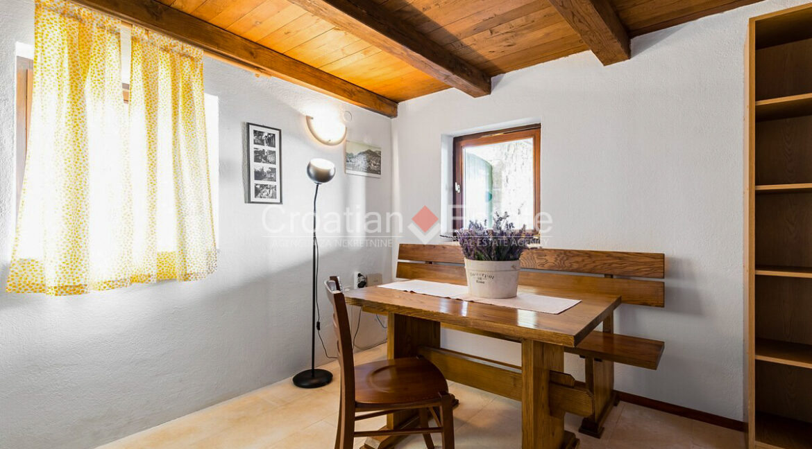 croatia-brac-house-autochthonous-sea-view-sale(114)