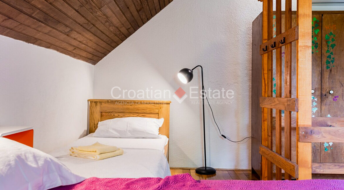 croatia-brac-house-autochthonous-sea-view-sale(119)
