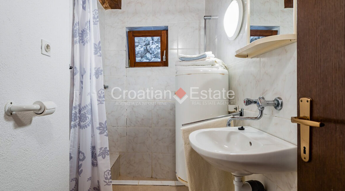croatia-brac-house-autochthonous-sea-view-sale(121)
