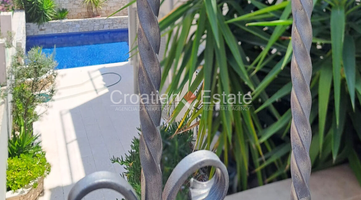 croatia-brac-house-sea-view-pool-yard-garage-sale(104)