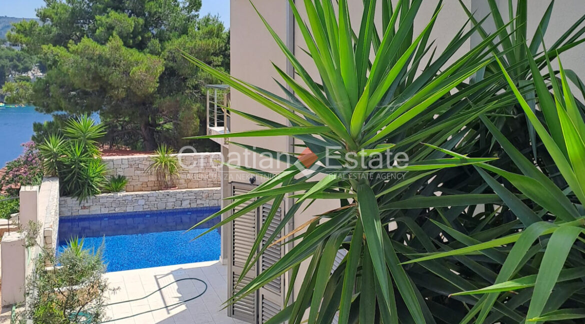 croatia-brac-house-sea-view-pool-yard-garage-sale(105)