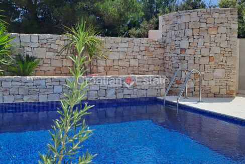 croatia-brac-house-sea-view-pool-yard-garage-sale(107)