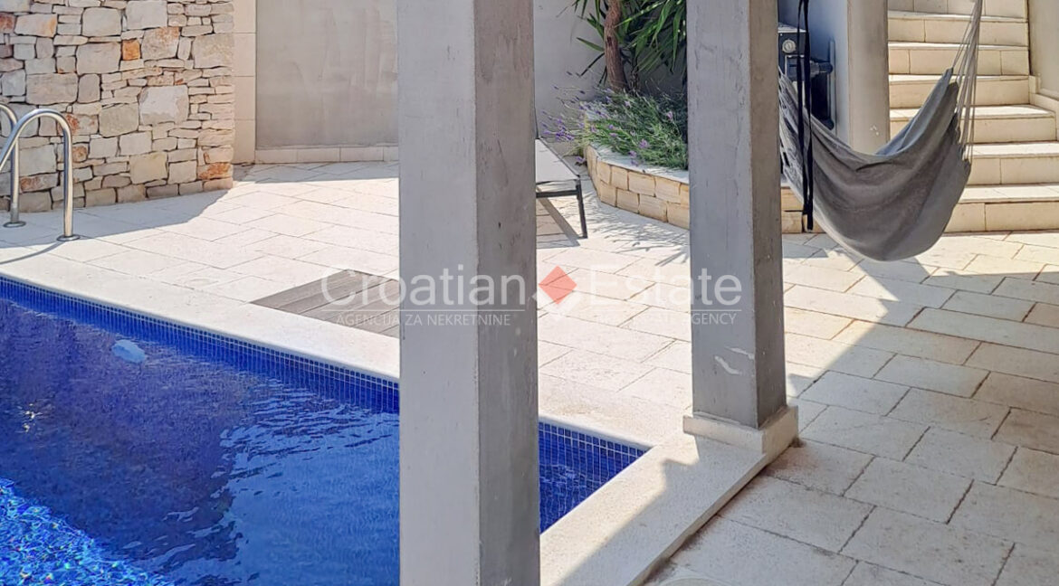 croatia-brac-house-sea-view-pool-yard-garage-sale(108)