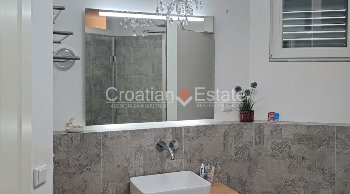 croatia-brac-house-sea-view-pool-yard-garage-sale(117)