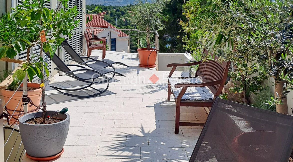 croatia-brac-house-sea-view-pool-yard-garage-sale(122)