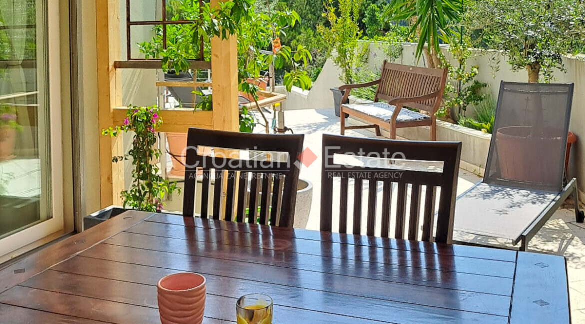 croatia-brac-house-sea-view-pool-yard-garage-sale(124)
