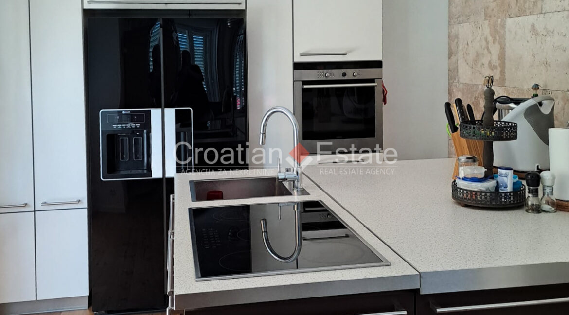 croatia-brac-house-sea-view-pool-yard-garage-sale(126)