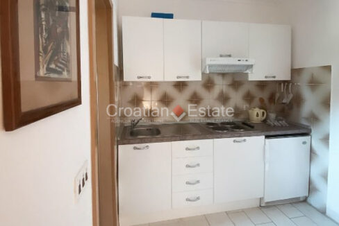 croatia-brac-house-six-flats-separate-entrances-yard-garage-sale(110)