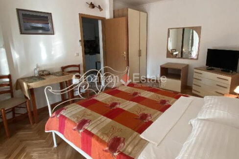 croatia-brac-house-six-flats-separate-entrances-yard-garage-sale(114)