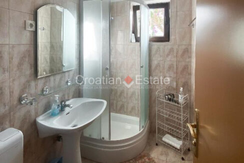 croatia-brac-house-six-flats-separate-entrances-yard-garage-sale(115)