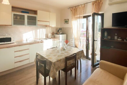 croatia-brac-house-six-flats-separate-entrances-yard-garage-sale(119)