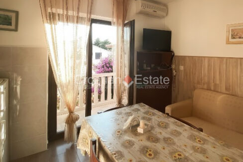 croatia-brac-house-six-flats-separate-entrances-yard-garage-sale(121)