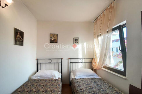 croatia-brac-house-six-flats-separate-entrances-yard-garage-sale(123)