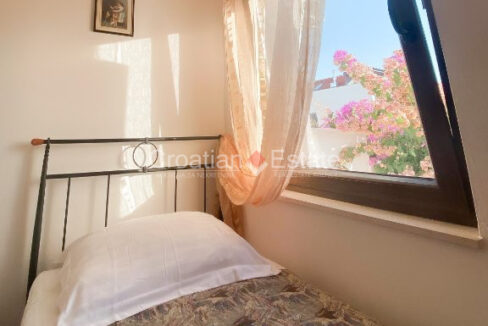 croatia-brac-house-six-flats-separate-entrances-yard-garage-sale(124)