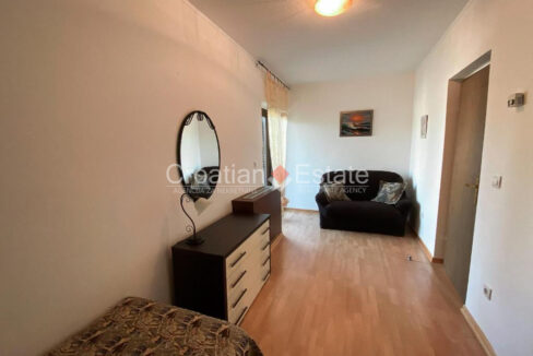 croatia-brac-house-six-flats-separate-entrances-yard-garage-sale(126)