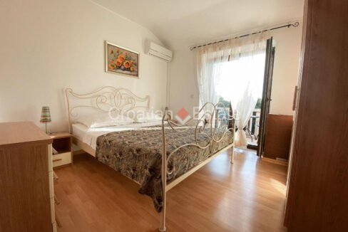 croatia-brac-house-six-flats-separate-entrances-yard-garage-sale(129)