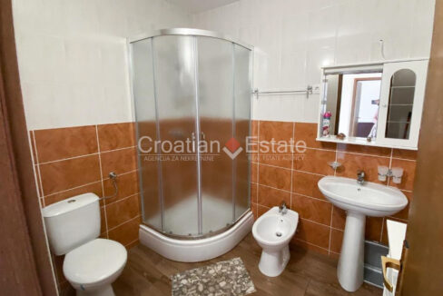 croatia-brac-house-six-flats-separate-entrances-yard-garage-sale(131)