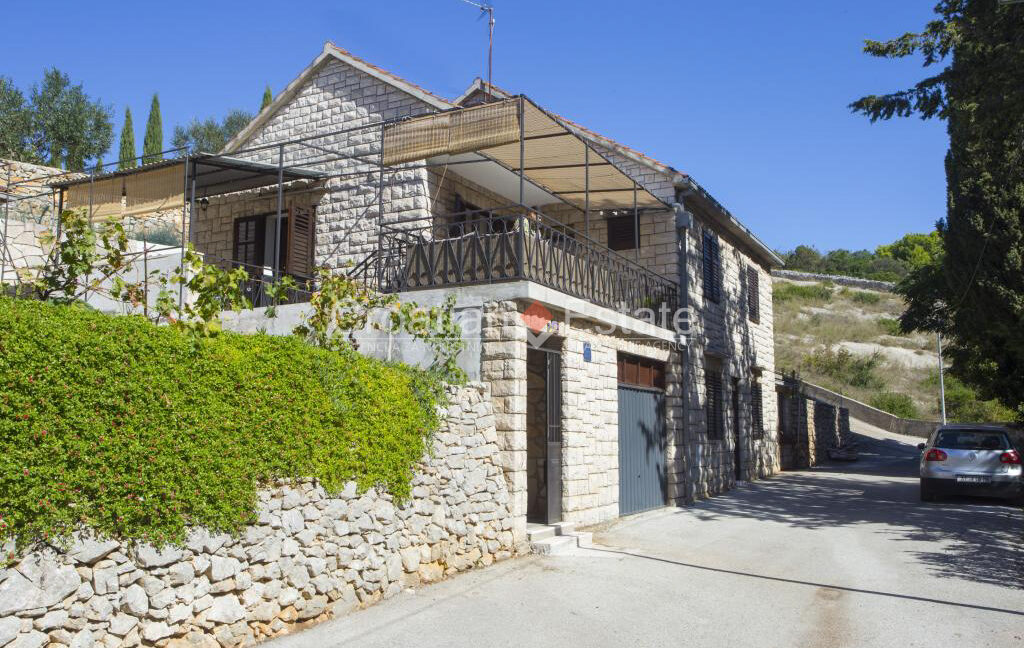 croatia-brac-house-stone-garden-terraces-barbecue-sale(101)