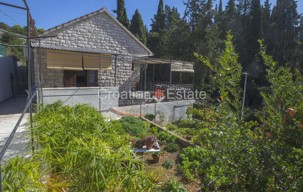croatia-brac-house-stone-garden-terraces-barbecue-sale(102)