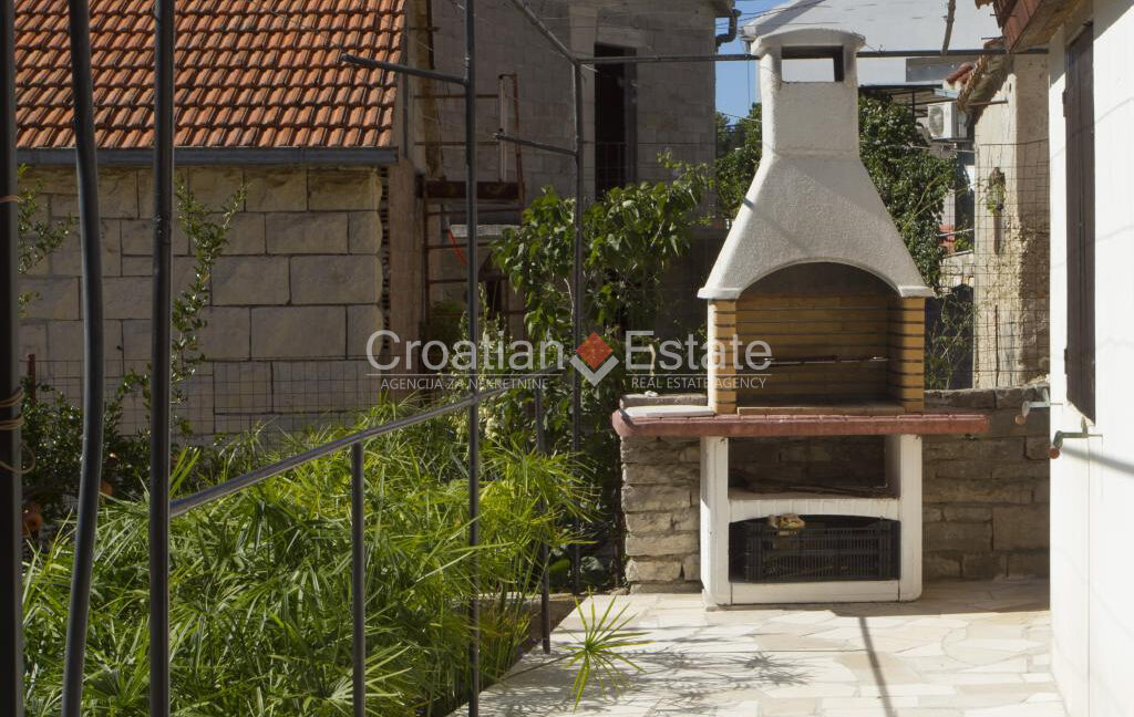 croatia-brac-house-stone-garden-terraces-barbecue-sale(103)