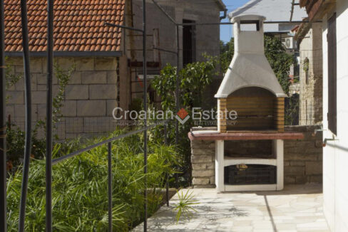 croatia-brac-house-stone-garden-terraces-barbecue-sale(103)