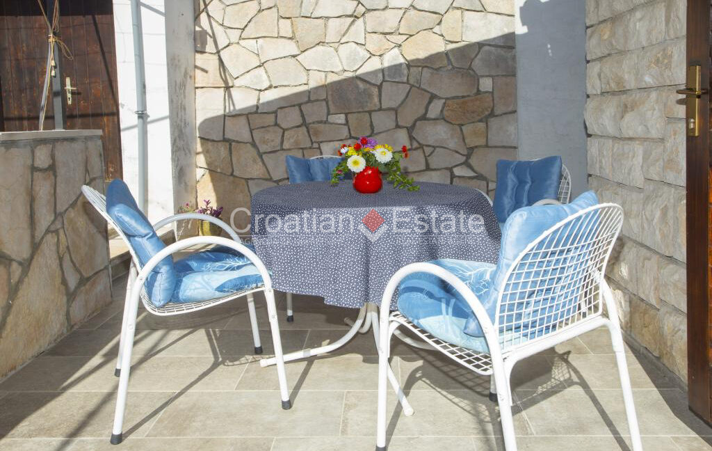 croatia-brac-house-stone-garden-terraces-barbecue-sale(106)