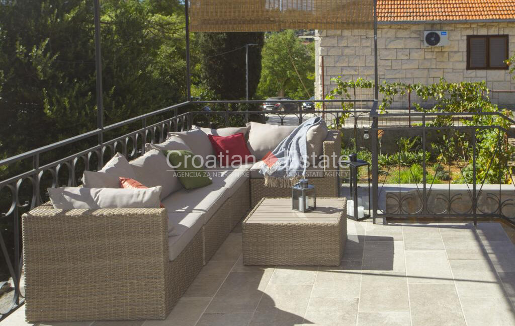croatia-brac-house-stone-garden-terraces-barbecue-sale(108)