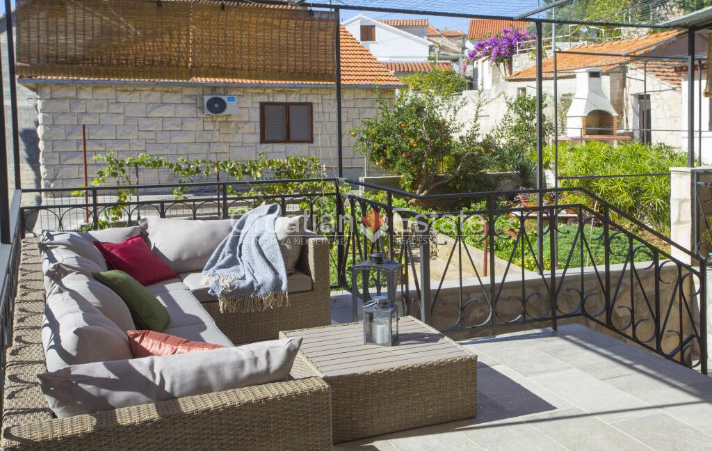 croatia-brac-house-stone-garden-terraces-barbecue-sale(109)