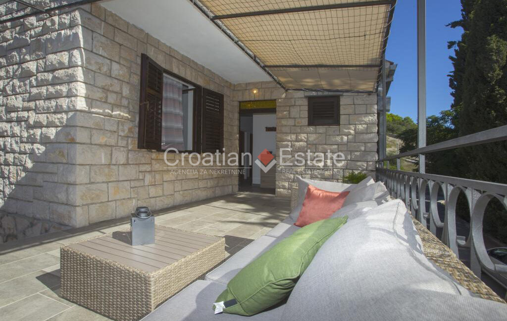 croatia-brac-house-stone-garden-terraces-barbecue-sale(110)