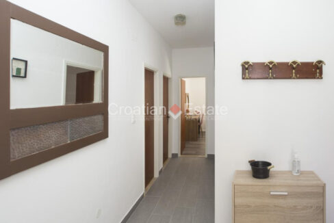 croatia-brac-house-stone-garden-terraces-barbecue-sale(111)