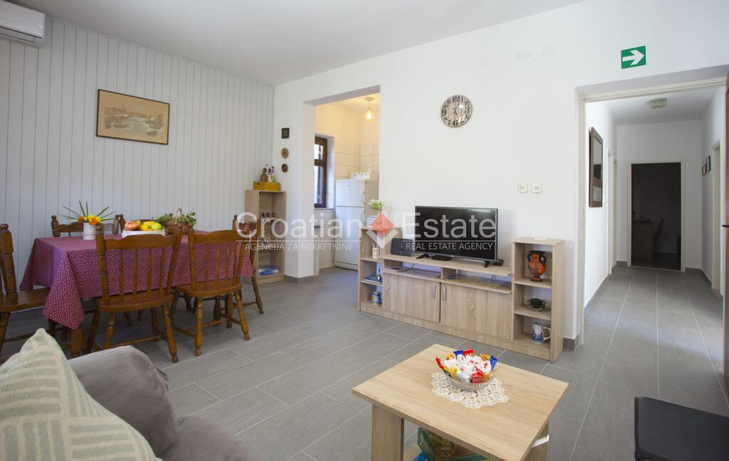 croatia-brac-house-stone-garden-terraces-barbecue-sale(112)