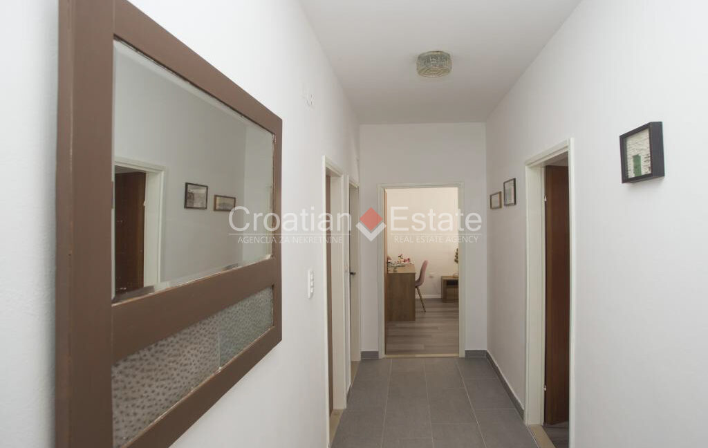 croatia-brac-house-stone-garden-terraces-barbecue-sale(117)